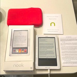 Barnes & noble book lighly use white new battery